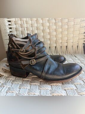 Women’s Freebird by Steven Stair Distressed Strappy Black Leather Ankle Boots 9